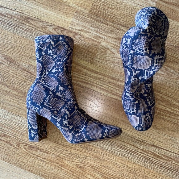 ✨2/$15 H&M 7.5 Snake Print pull-on booties Brown - Picture 3 of 13